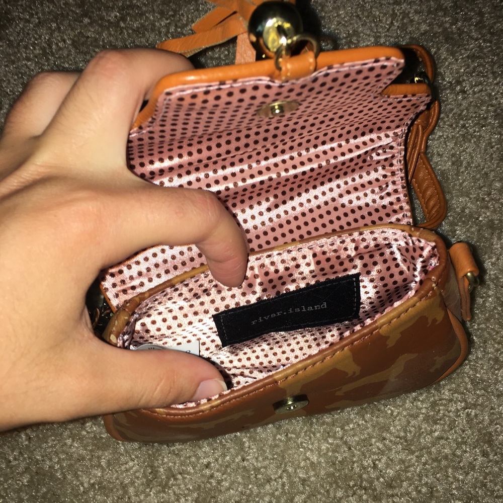 River Island Dog Print Crossbody - Picture 6 of 6